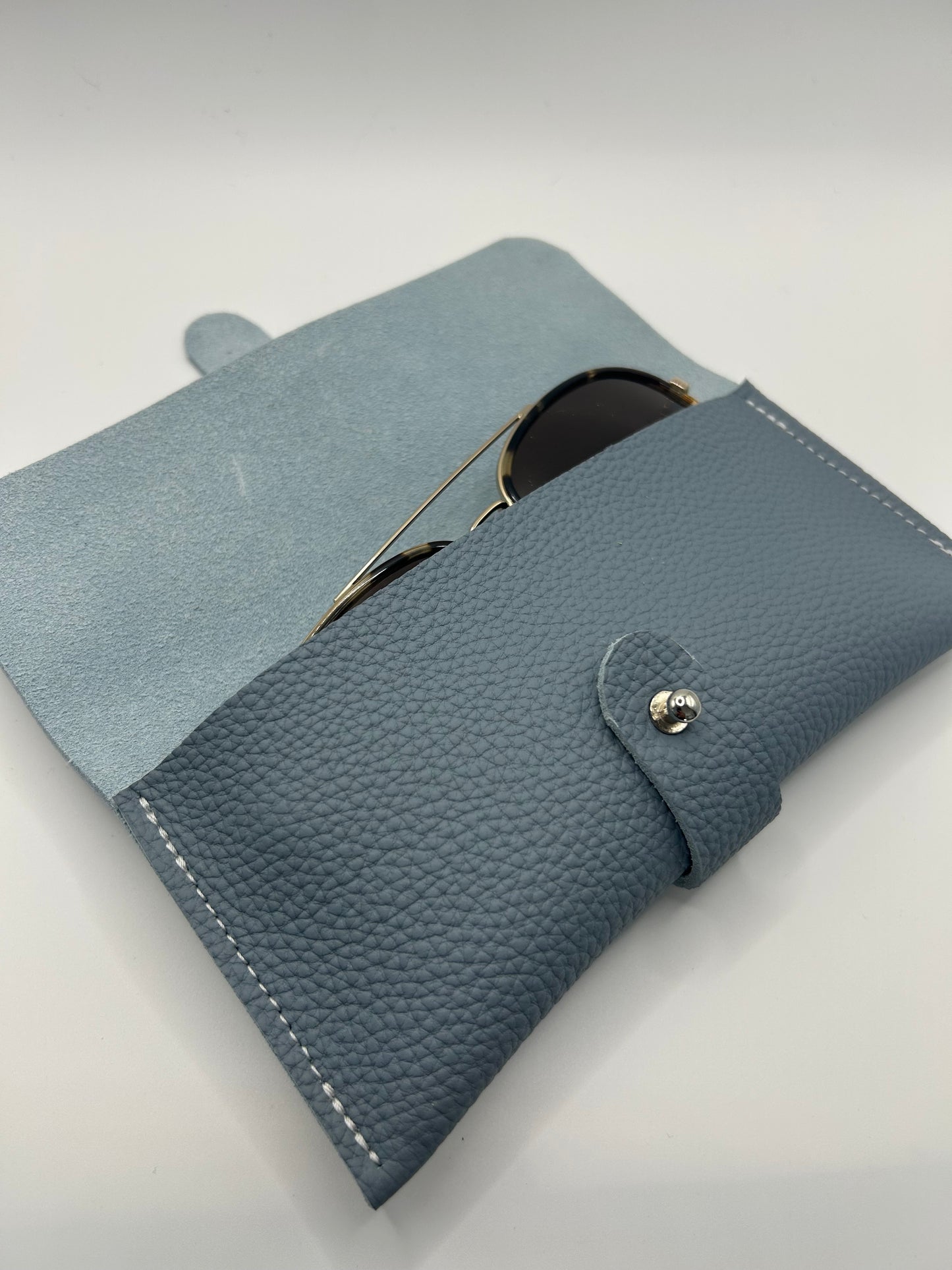Brillenetui Leder Hellblau