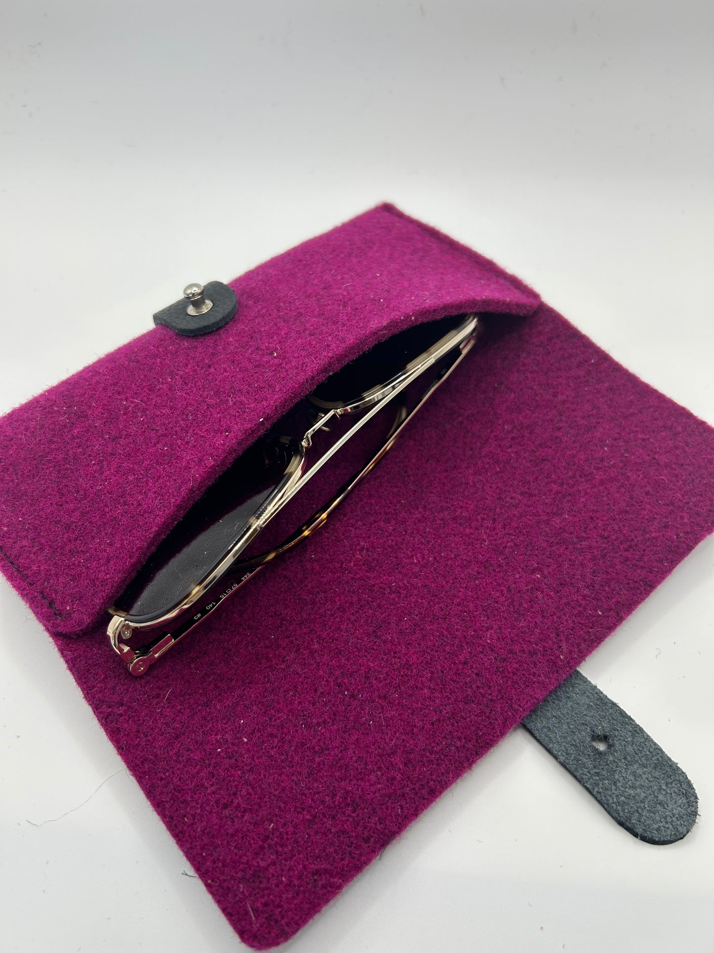 Brillenetui Filz Magenta/Schwarz