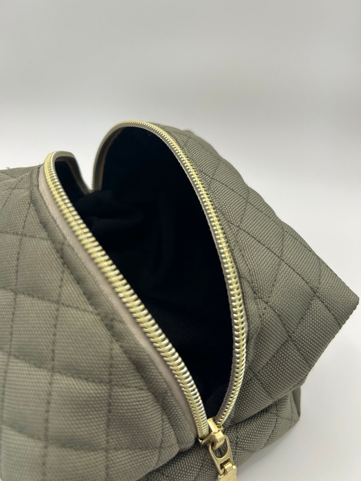 Kosmetiktasche Stepp Breit Graugrün