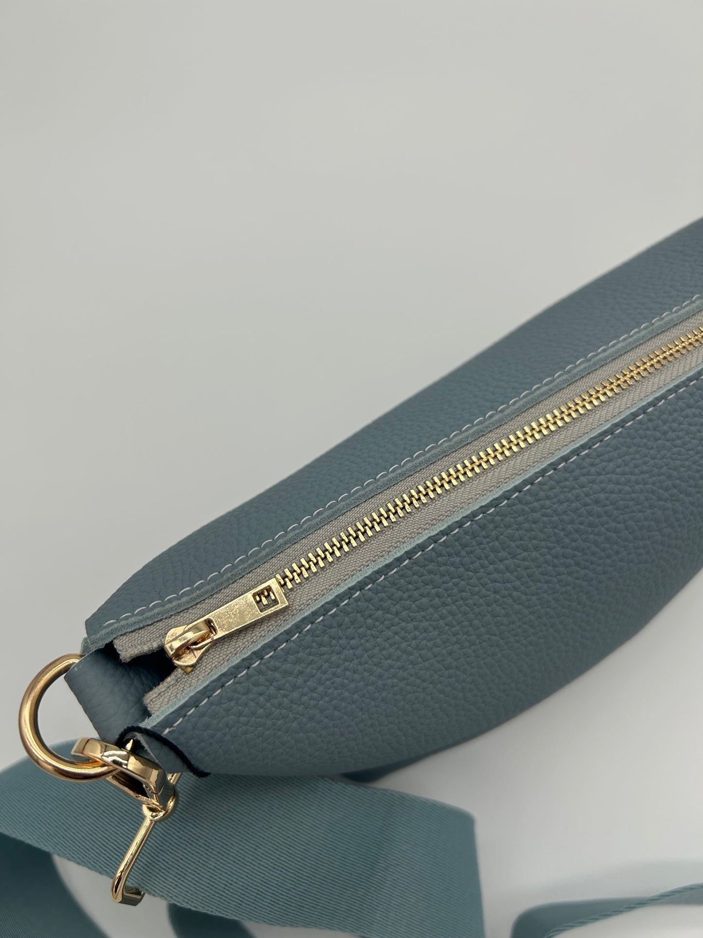 Umhängetasche Leder Hellblau