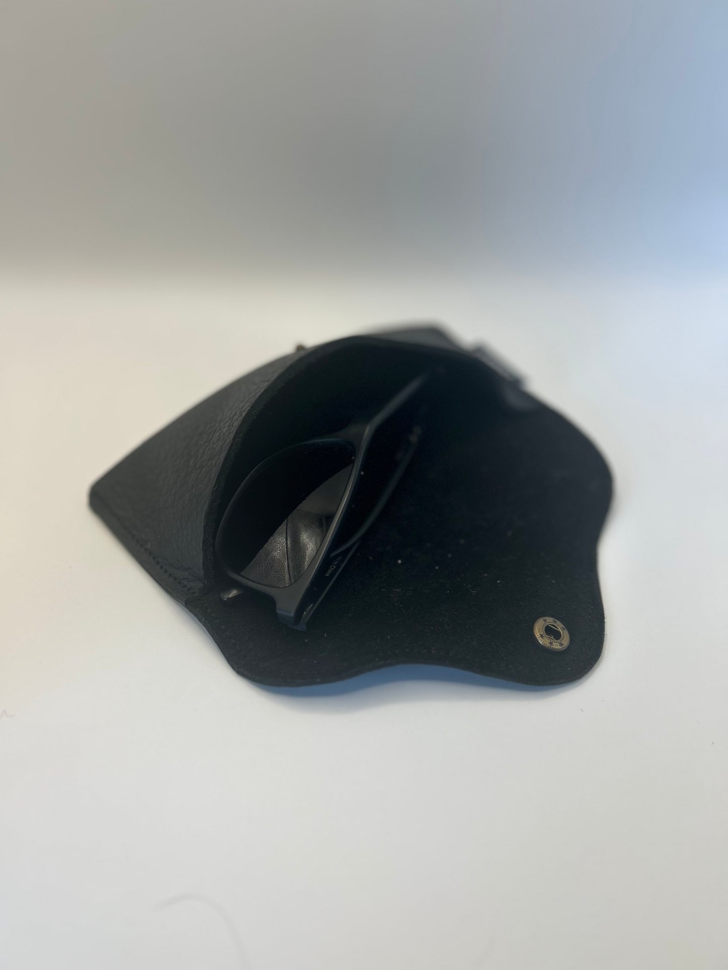 Brillenetui Unisex Leder Schwarz / Messing