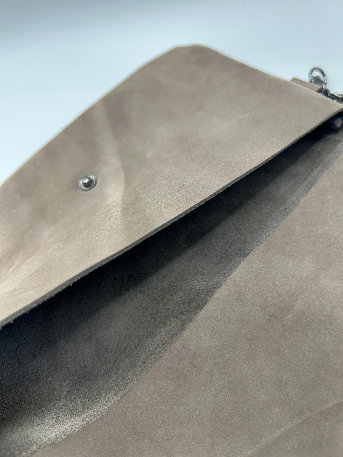 Umhängetasche Wildleder small Taupe / Anthrazit